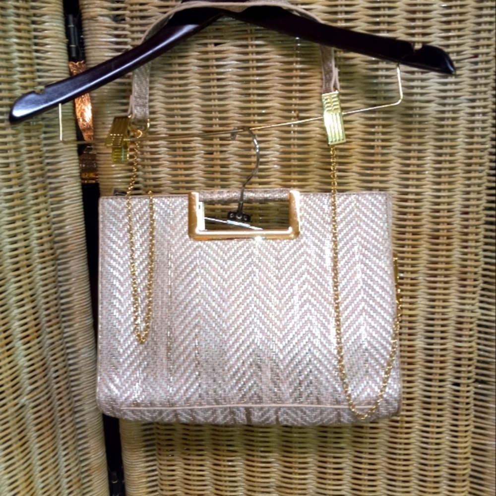 Est.1946 Handbag Purse Woven Flax Goldtone Chain Crossbody Peach/Gray Metallic